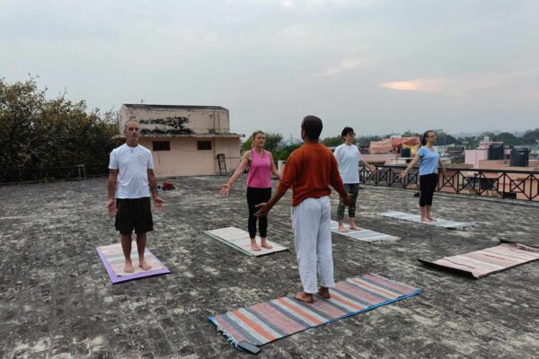 Cours de Yoga au coucher du soleil
